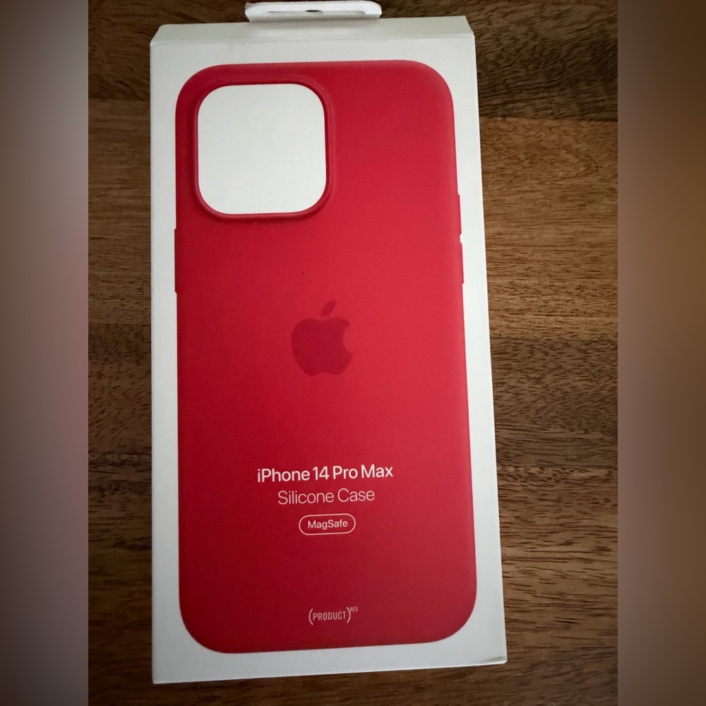 Apple iPhone 14 Pro Max Silicone Case in Red
